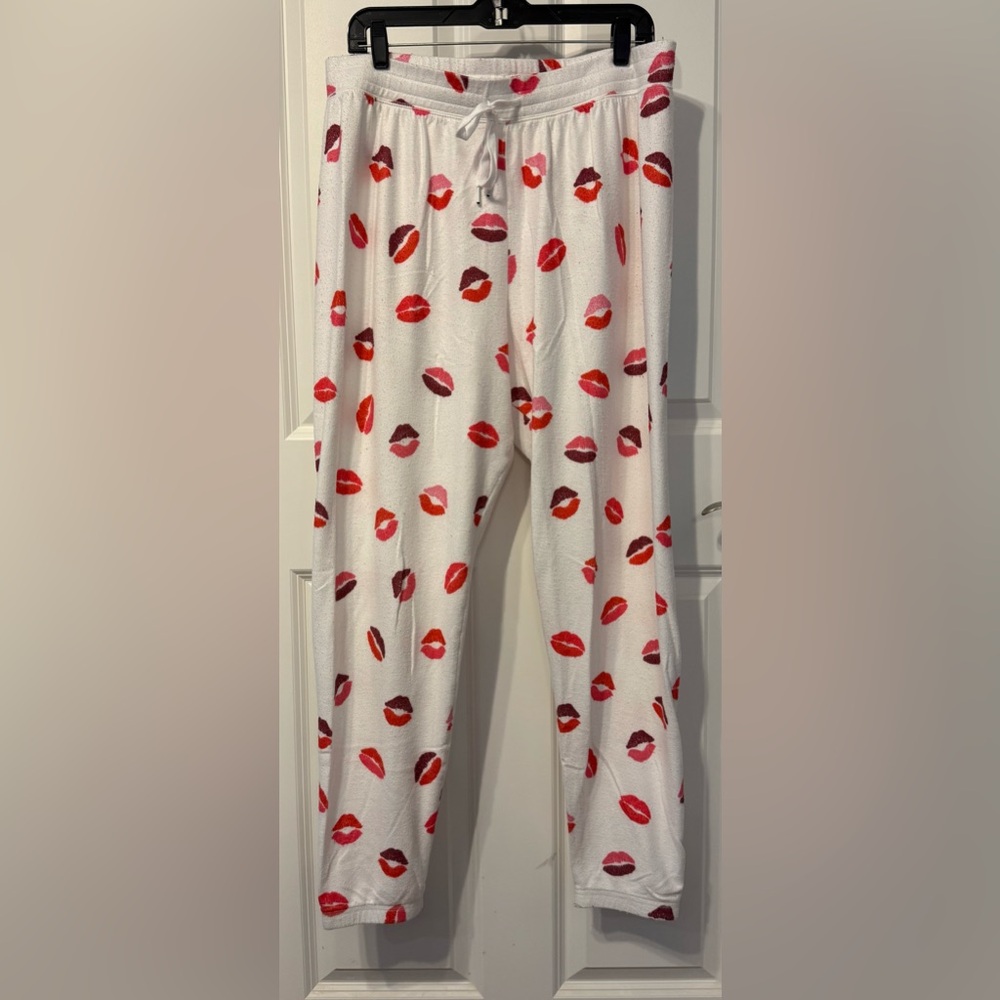 PJ Salvage White Pajama Pants with Red and Pink Lips